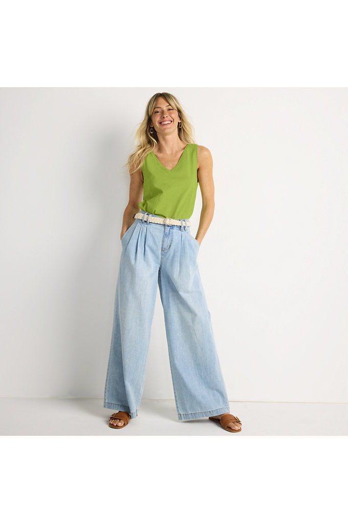 Lightweight Light Wash Pleated Slouchy Jeans: Petite & Tall